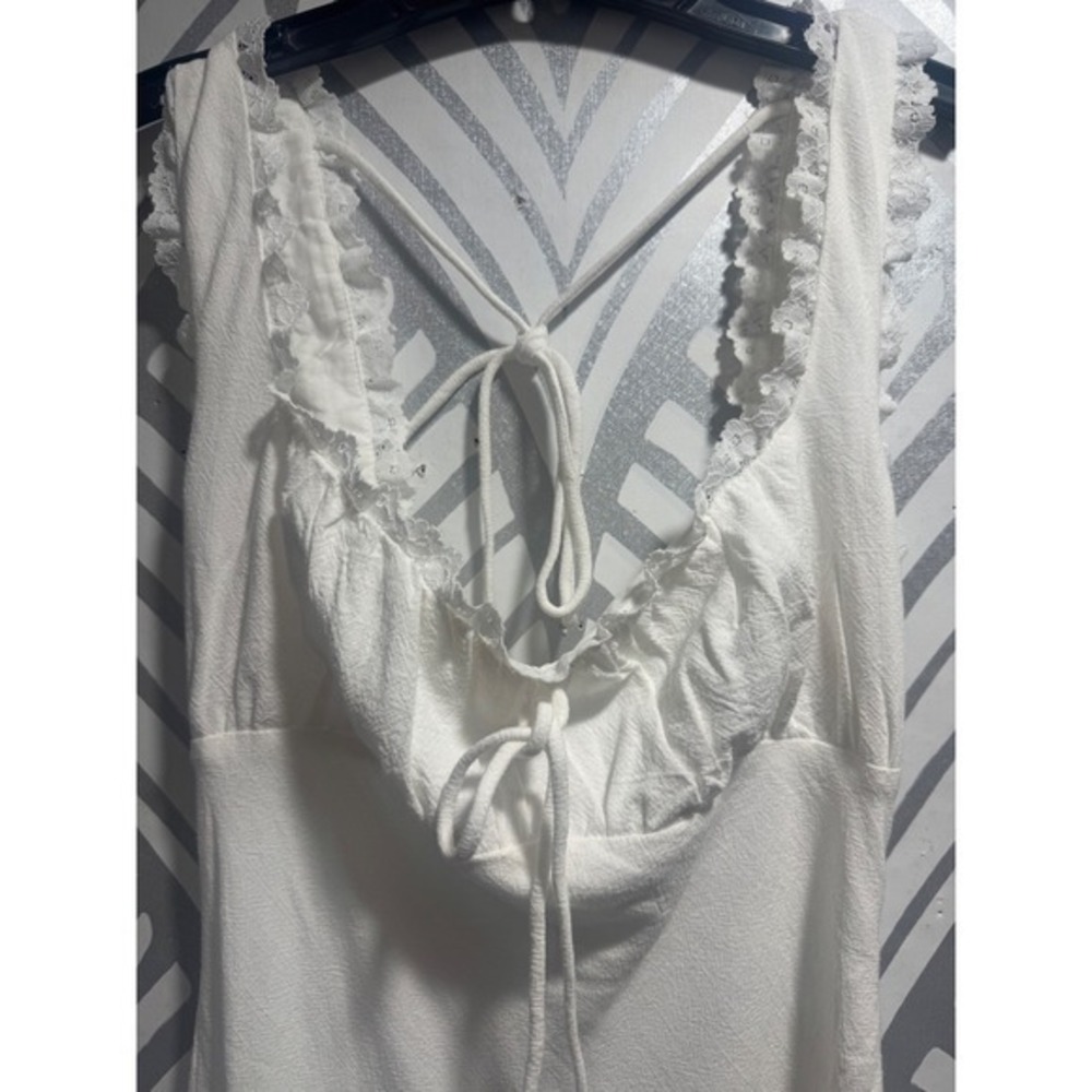 Princess Polly Lillette White Linen Maxi Dress Lace Trim Square Neck Back Tie
6 - Picture 4 of 11